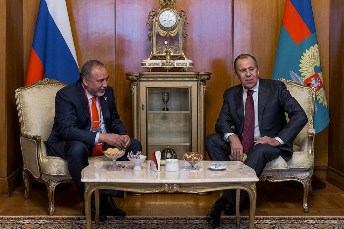 Szergej Lavrov orosz külügyminiszter és Avigdor Lieberman találkozója Moszkvában, 2017. április 26 - fotó: Orosz külügyminisztérium / Flickr Szergej Lavrov orosz külügyminiszter és Avigdor Lieberman találkozója Moszkvában, 2017. április 26 - fotó: Orosz külügyminisztérium / Flickr
