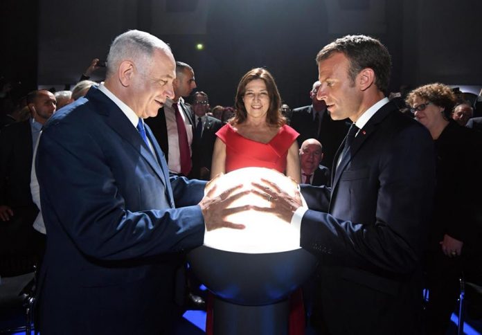 benjamin netanjahu es emmanuel macron francia elnok