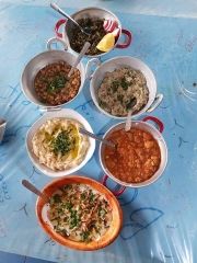 izraeli-konyha-sok-tal-salata