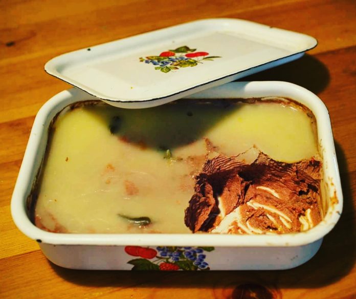 Csirkemáj mousse zsályás tisztított vajjal