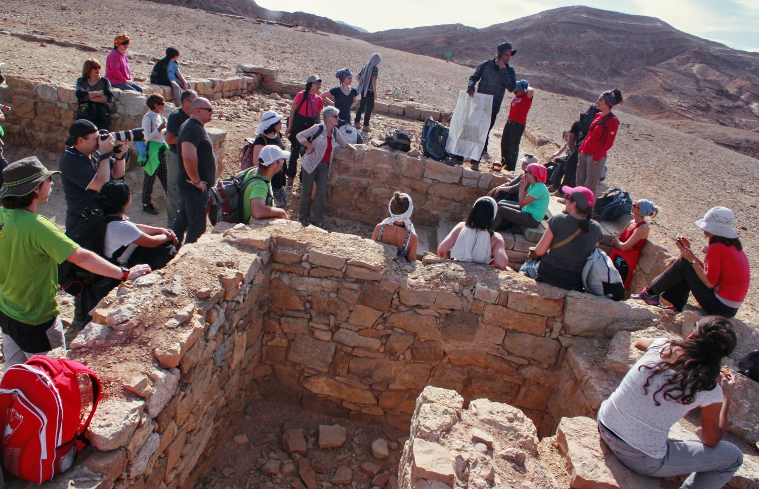 A nabateus karavánszeráj romjainál, fotó: Silló Sándor