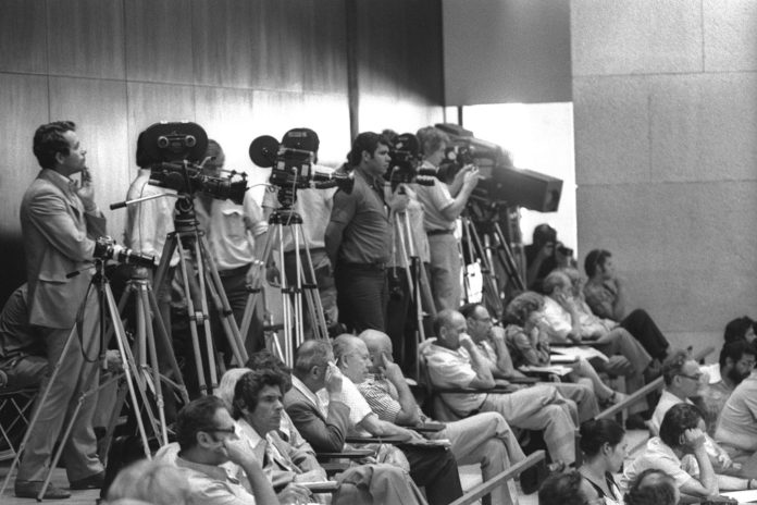 A sajtó a Kneszetben, 1975 - fotó: Moshe Milner / GPO A sajtó a Kneszetben - fotó: Moshe Milner / GPO