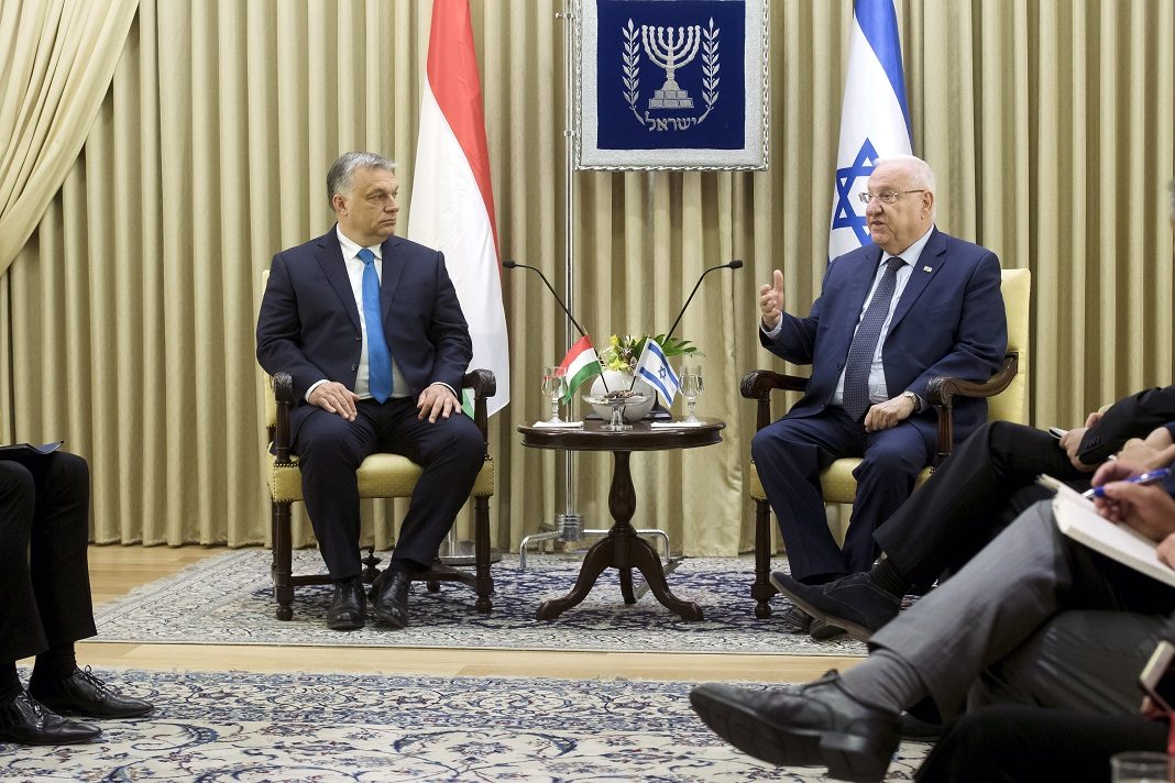 Reuven Rivlin izraeli elnök fogadja Orbán Viktor magyar miniszterelnököt az elnöki rezidencián Jeruzsálemben 2018. július 19-én - fotó: Koszticsák Szilárd / MTI