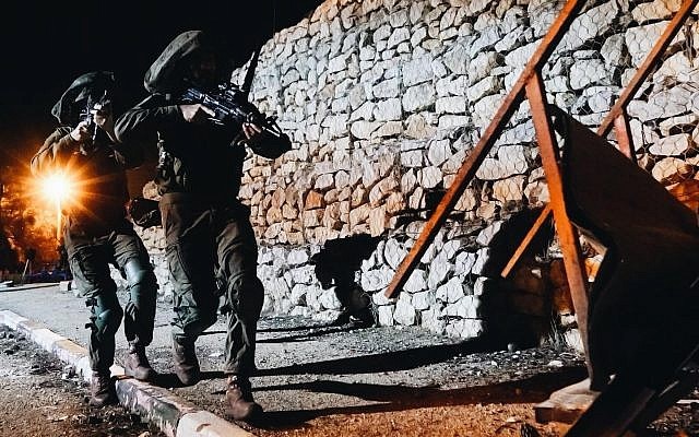 izraeli hadsereg katonai ejszaka hadgyakorlaton