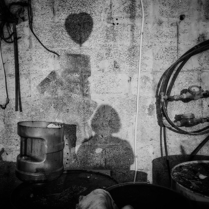 Léggömbös lány árnyképe a falon - Fotó: Bea Bar Kallos