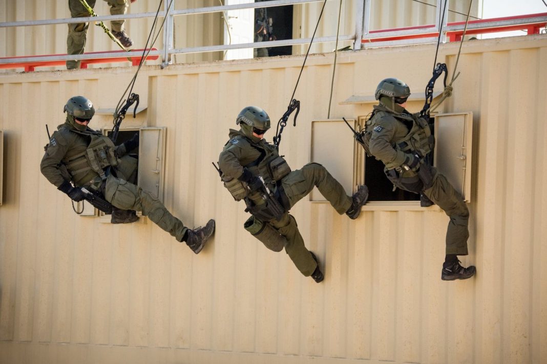 A Terrorizmusellenes Hadviselés Egysége (Yamam) gyakorlatozás közben - fotó: Wikipedia