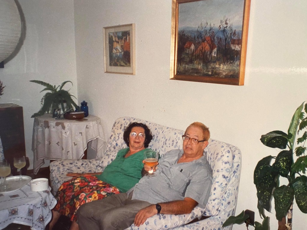 A fogadott szüleim a szüleimnél Budapesten, 1994-ben