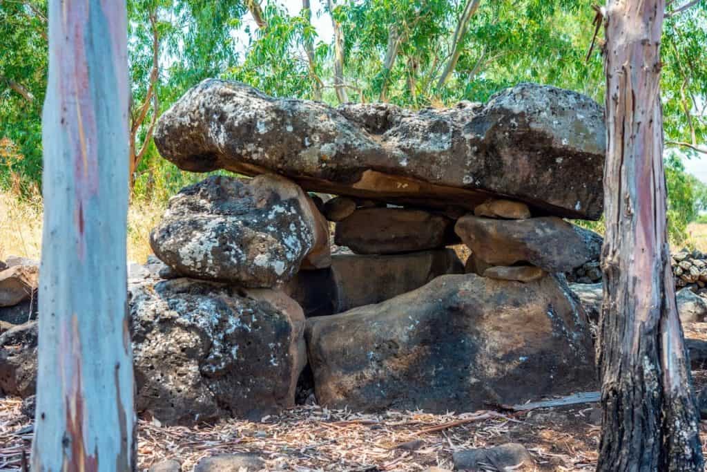 A dolmenok egy természetvédelmi rezervátumban - fotó: Yaniv Berman / Izrael Régészeti Igazgatóság