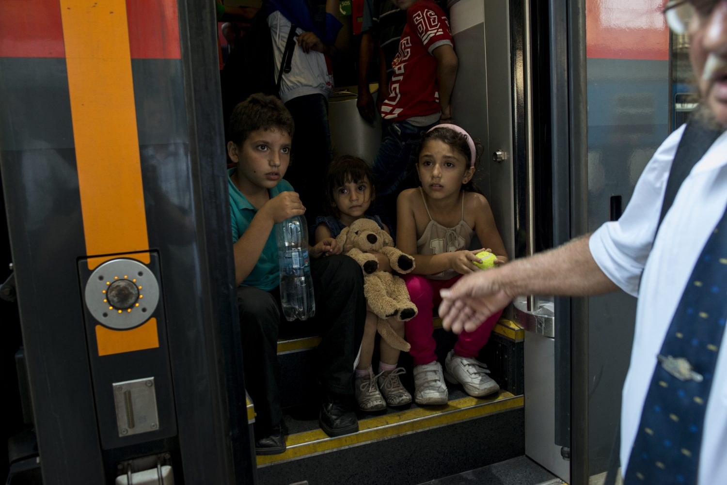 Menekültek egy Münchenbe tartó vonaton a Keleti Pályaudvaron 2015. augusztus 31-én - fotó: Bea Bar Kallos / Izraelinfo