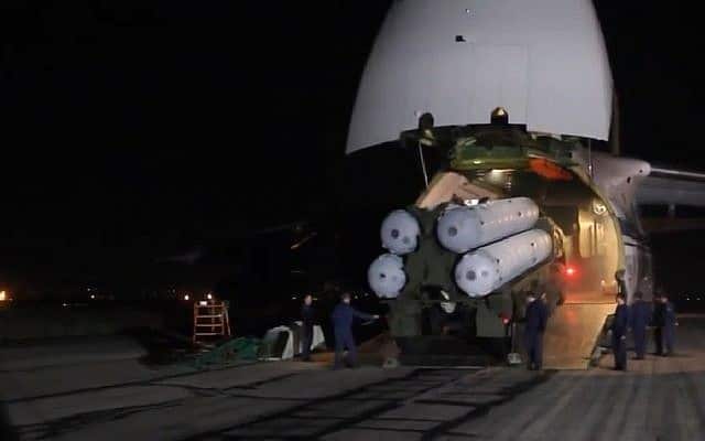 Az orosz S-300-as légvédelmi rakéták Szíriába szállítása